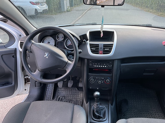 Peugeot 207 7 of 9