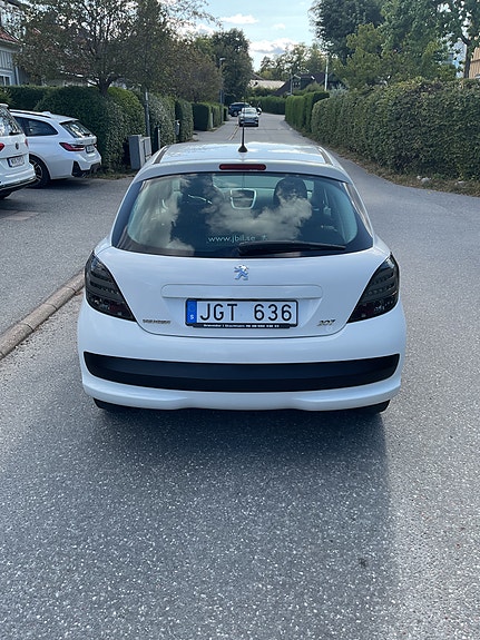 Peugeot 207 4 of 9