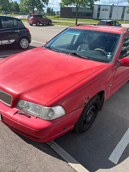 Volvo V70 3 of 3