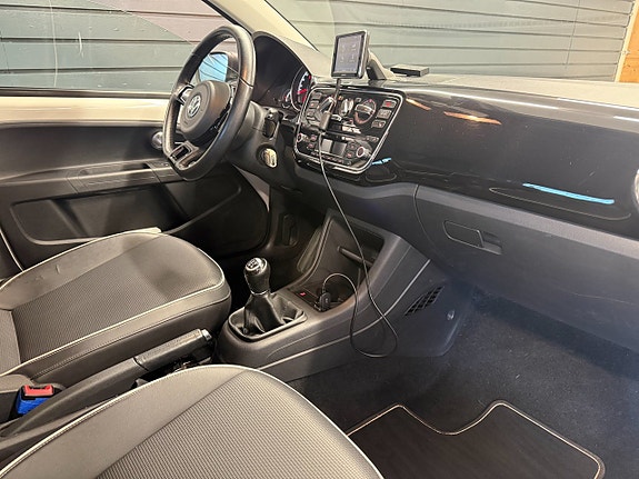 Volkswagen UP! 9 of 11