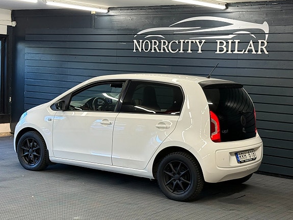 Volkswagen UP! 3 of 11