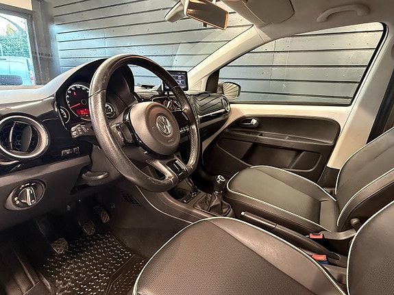 Volkswagen UP! 8 of 11