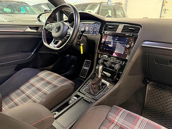 Volkswagen Golf I 18 of 27