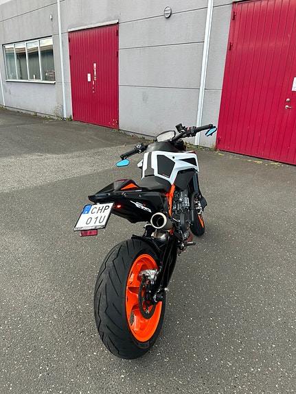 KTM 890 DUKE R 3 of 5