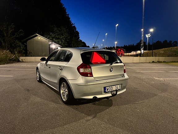 BMW 120i 4 of 8