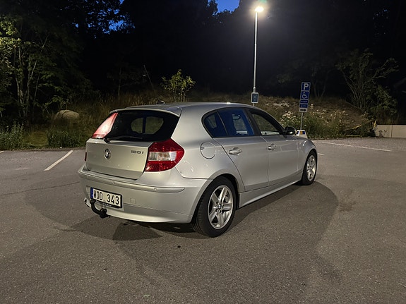 BMW 120i 3 of 8