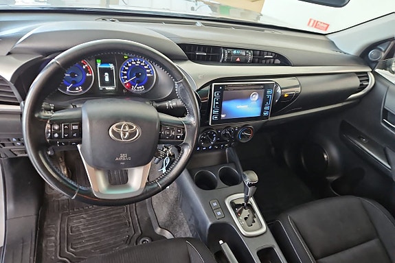 Toyota HiLux 12 of 15