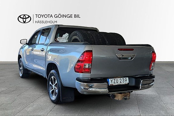 Toyota HiLux 2 of 15