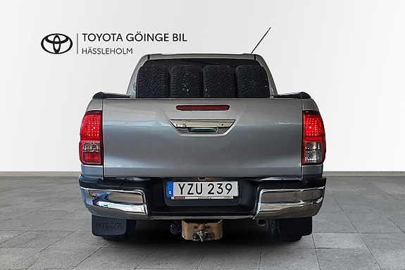 Toyota HiLux 4 of 15