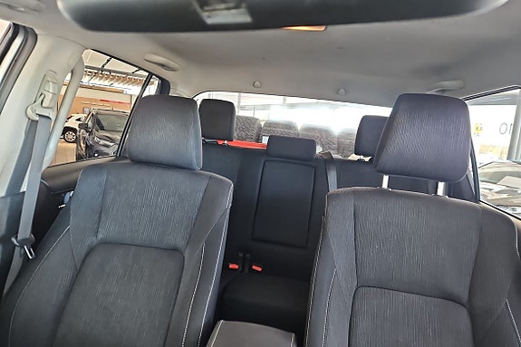 Toyota HiLux 13 of 15