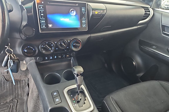 Toyota HiLux 14 of 15