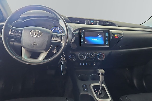 Toyota HiLux 8 of 15