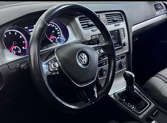 Volkswagen Golf VII 9 of 22
