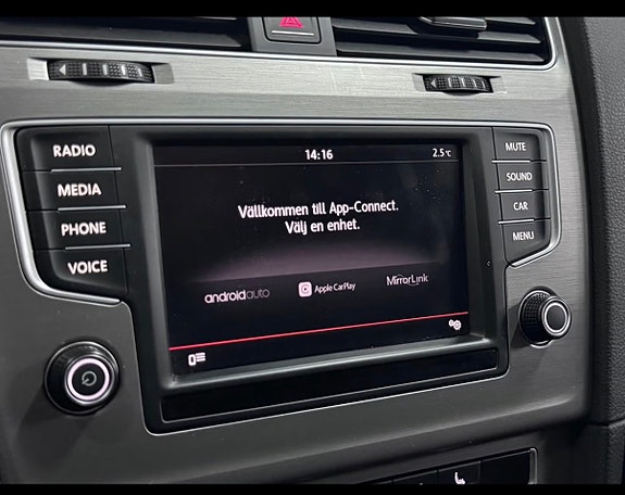 Volkswagen Golf VII 19 of 22