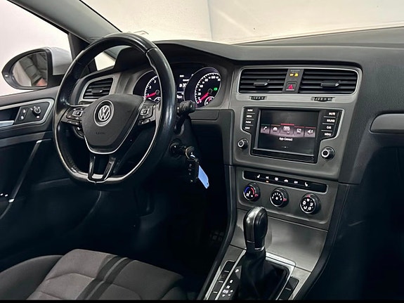Volkswagen Golf VII 10 of 22