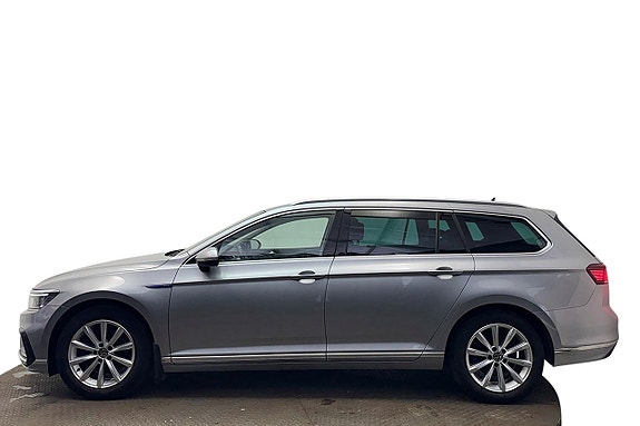 Volkswagen Passat 10 of 30