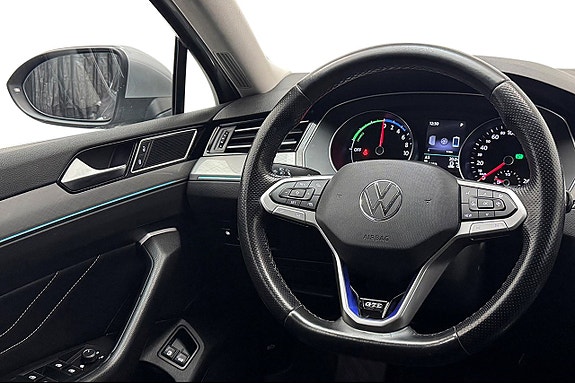 Volkswagen Passat 17 of 30