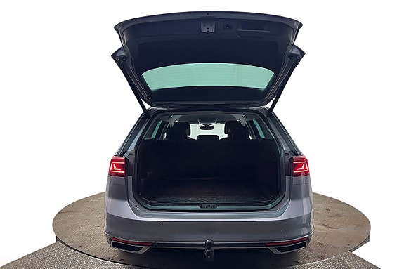 Volkswagen Passat 8 of 30