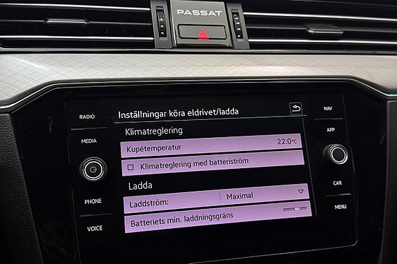 Volkswagen Passat 26 of 30