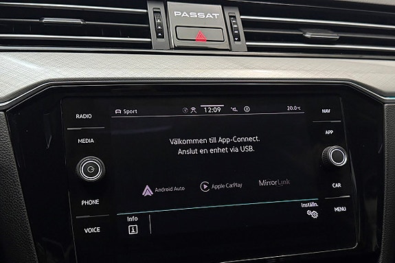 Volkswagen Passat 23 of 30