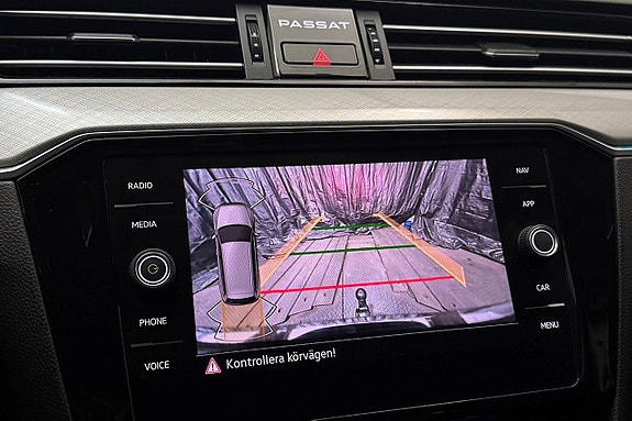 Volkswagen Passat 22 of 30