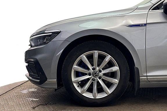 Volkswagen Passat 11 of 30
