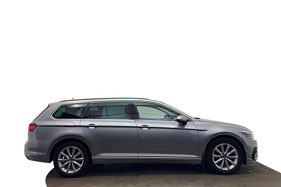 Volkswagen Passat 5 of 30