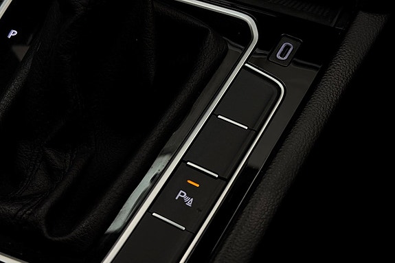 Volkswagen Passat 30 of 30