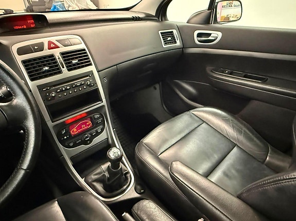 Peugeot 307 SW 8 of 23