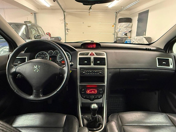 Peugeot 307 SW 17 of 23