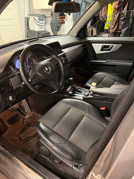 Mercedes-Benz GLK220 3 of 7