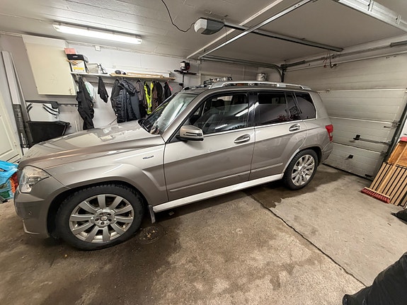 Mercedes-Benz GLK220 2 of 7