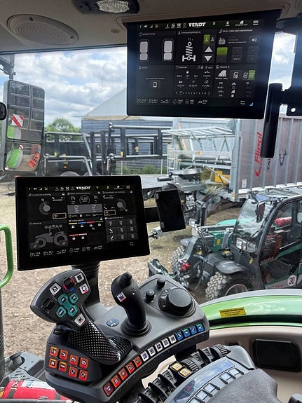 Fendt 724 4 of 4