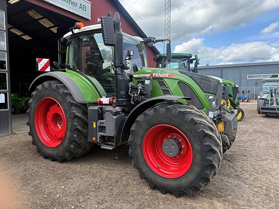 Fendt 724 2 of 4