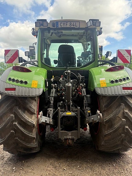 Fendt 724 3 of 4