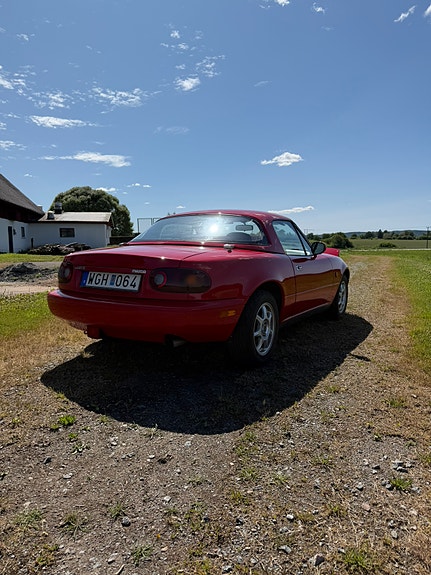 Mazda MX-5 4 of 9