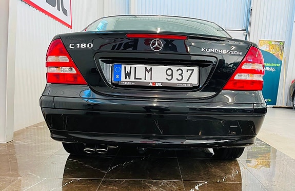 Mercedes-Benz C180 8 of 23