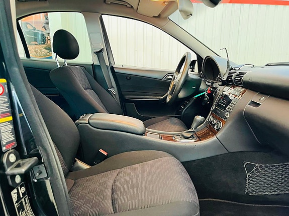 Mercedes-Benz C180 11 of 23