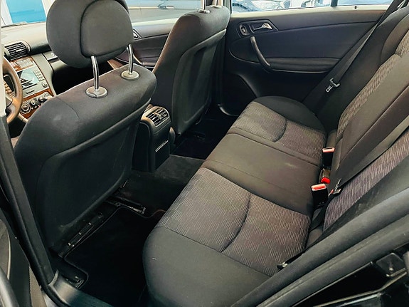 Mercedes-Benz C180 15 of 23