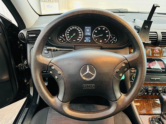 Mercedes-Benz C180 18 of 23
