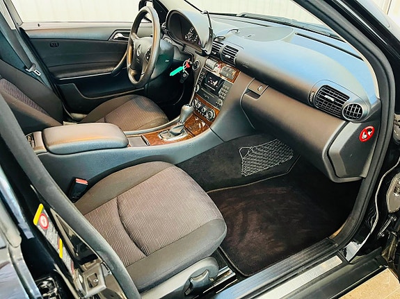 Mercedes-Benz C180 12 of 23