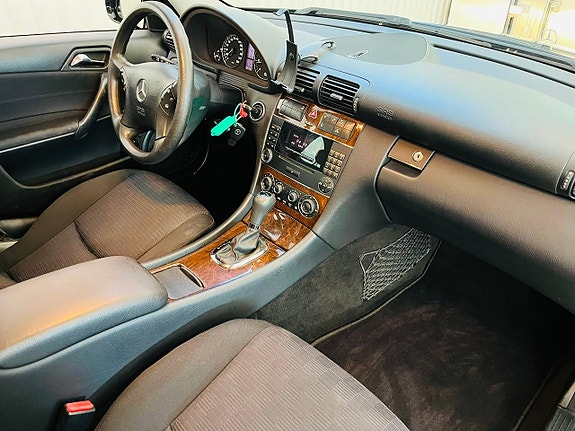 Mercedes-Benz C180 13 of 23