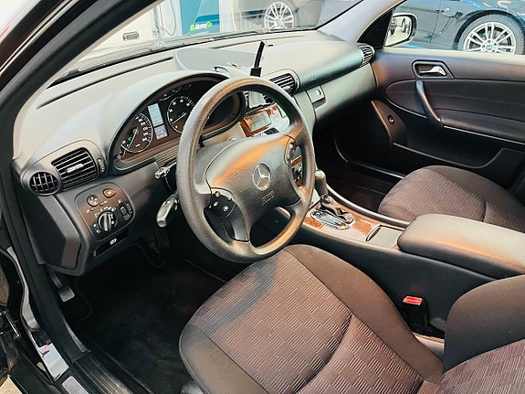 Mercedes-Benz C180 16 of 23