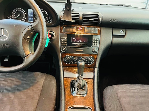 Mercedes-Benz C180 21 of 23