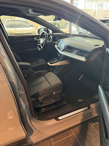 Audi Q4 e-tron 9 of 13