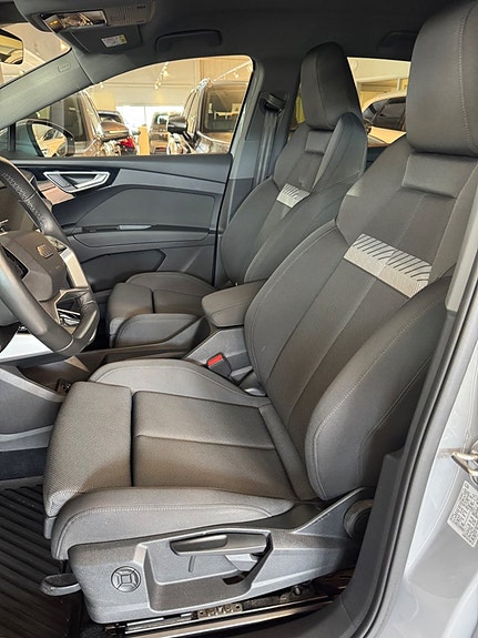 Audi Q4 e-tron 3 of 13