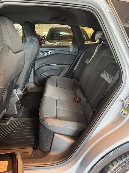 Audi Q4 e-tron 4 of 13