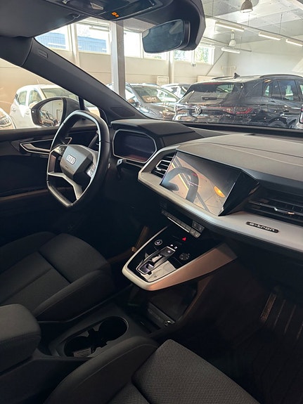 Audi Q4 e-tron 10 of 13