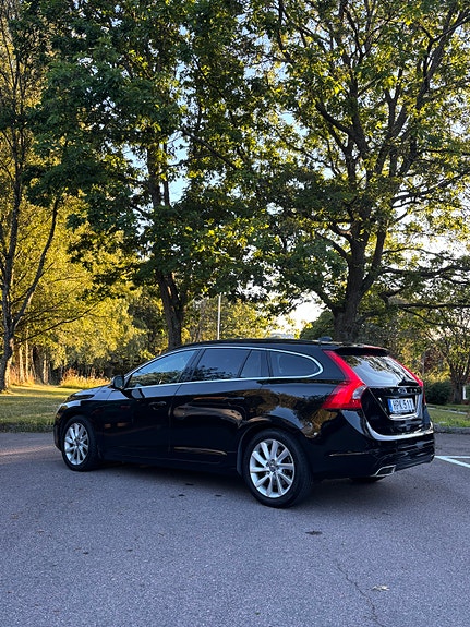 Volvo V60 3 of 12