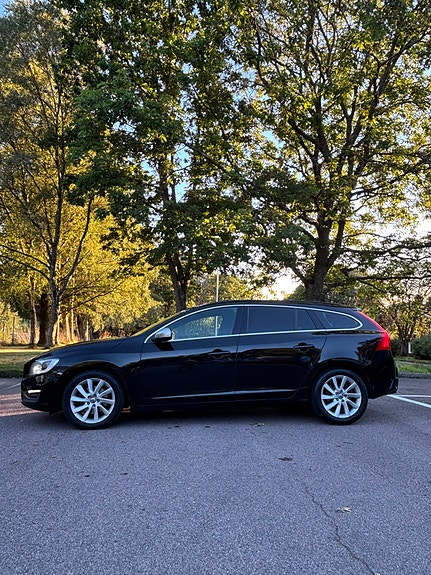 Volvo V60 4 of 12